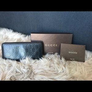 Ladies Gucci wallet